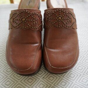Women's Detailed Mules / Clogs - Faux Leather - Size 8.5